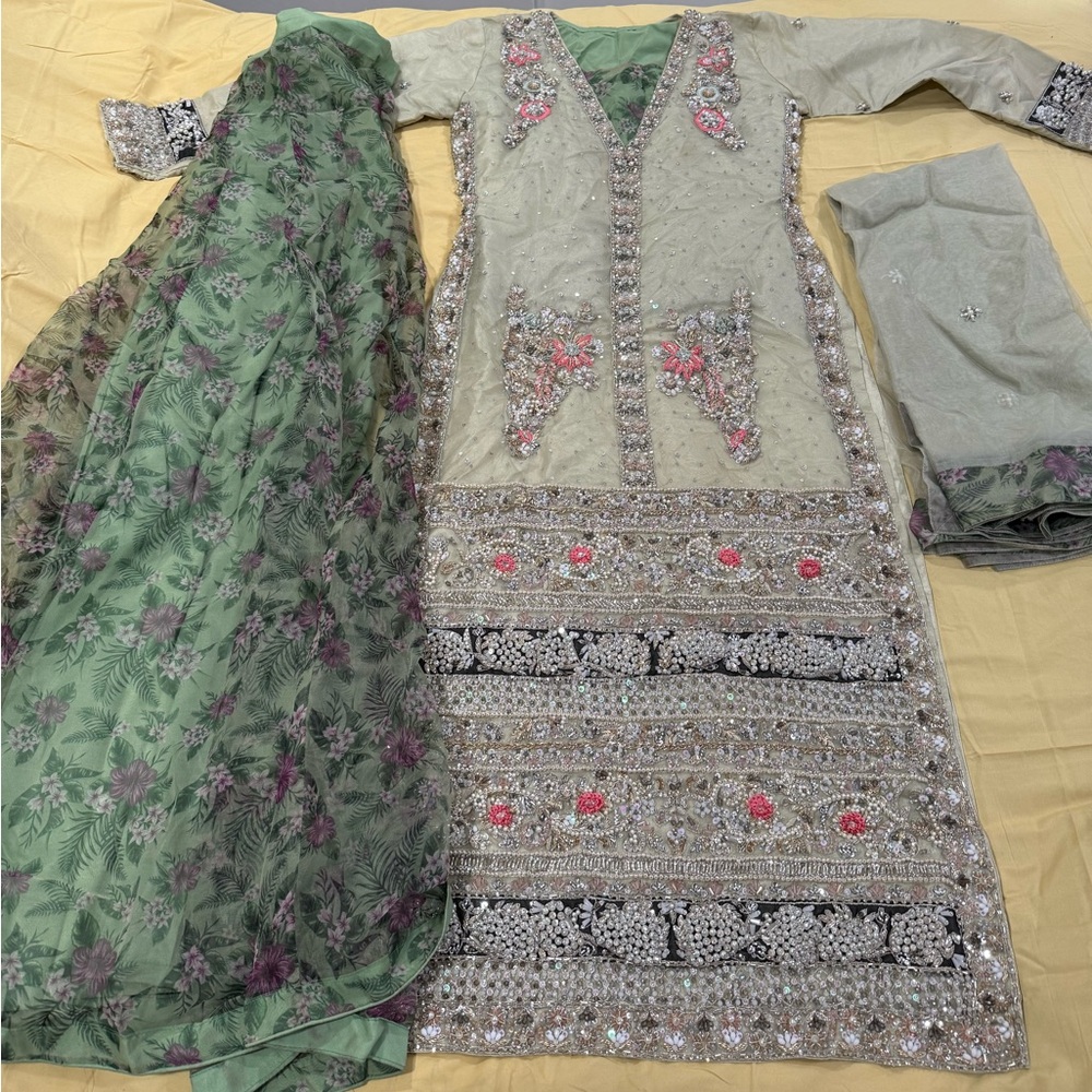 Indian Pakistani designer outfit. Great condition. - Picture 17 of 17